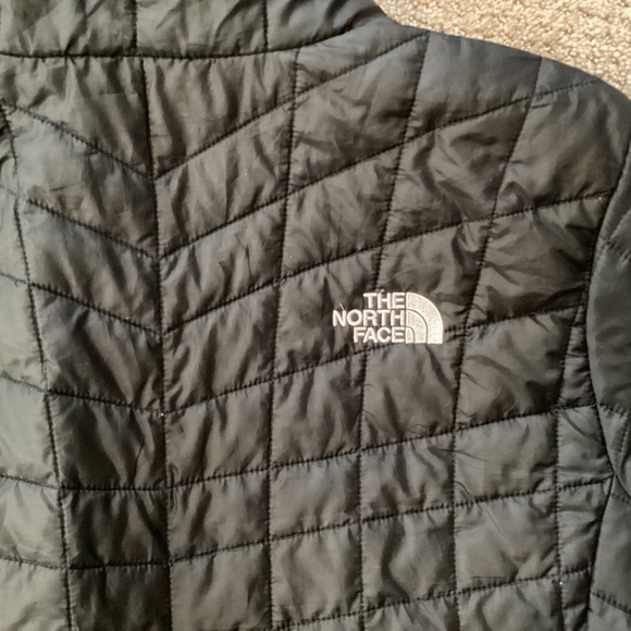 North Face Thermoball puffer jacket - Picture 6 of 9